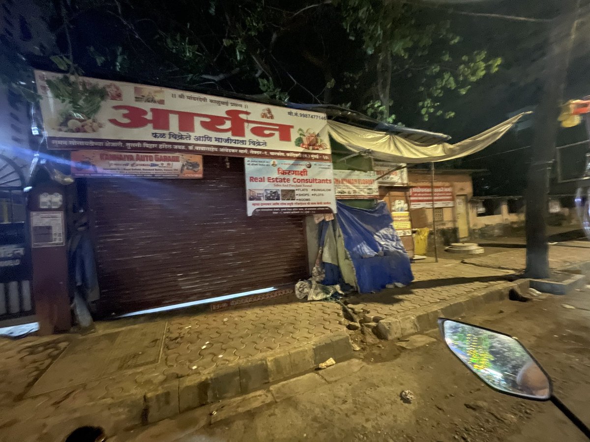 RahimShaikh1979's tweet photo. @mybmc 
@mybmc 
@mieknathshinde @CMOMaharashtra 

Unauthorised shop on road

Near sector 1
Tulshi Vihar hotel
Charkop
Kandivali West 
PIN code 400067 https://t.co/yM1amBrXpM