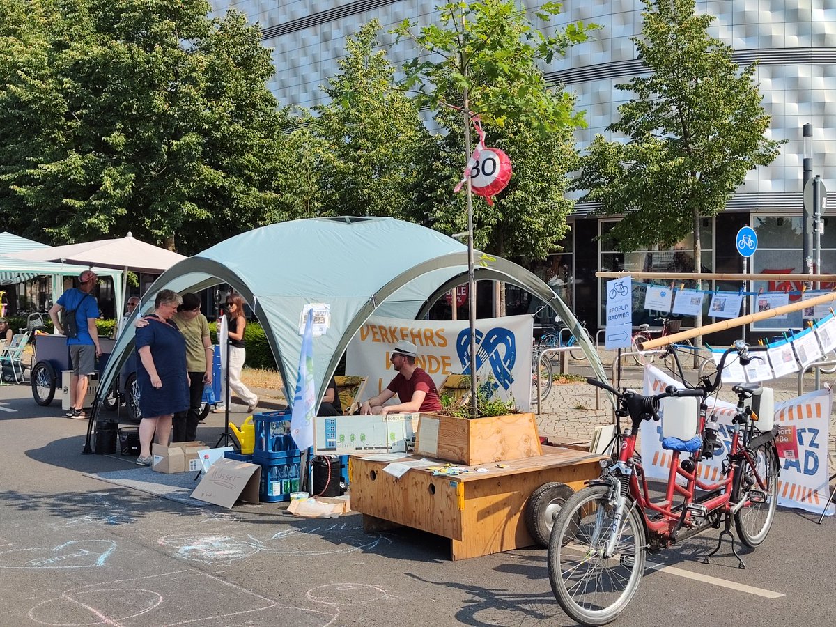 #RingFrei, heute für Fuß- und Radverkehr auf dem Goerdelerring!
🏁 #LastenradChallenge
🌳 #Wanderbäume
🚴🏼‍♂️nachhaltige Mobilität
🗨️ viele gute Gespräche
🌡️Hitze und viel 🌞.
