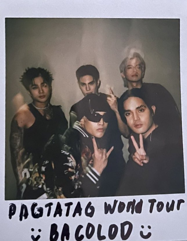 cullenyans's tweet photo. kita nyo yan? walang ganyan sa 2-day mnl con 🥲🫂

*insert golden hour acapella sa bcd* https://t.co/J5o1BRqQpf