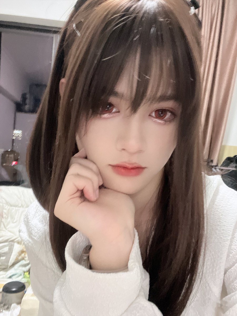 笨蛋美女，不太聪明的样子 https://t.co/s8jdl5iZLw
