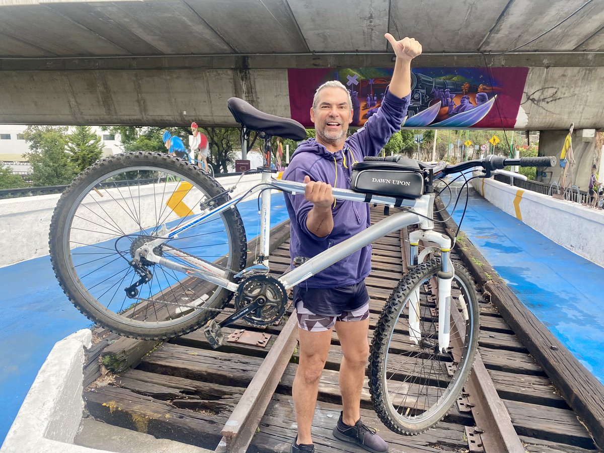 armandoaraiza's tweet photo. En Ciudad de México en nuestra Ciclopista. Tengan un rico domingo, yo ando bajando los tacos del fin de semana. Jajajaja 😩🤣 feliz entrenando 🚴🏽‍♂️ ENERGÍAAAA 
#fitnessmotivation #ArmandoAraiza https://t.co/WEegFowpYD