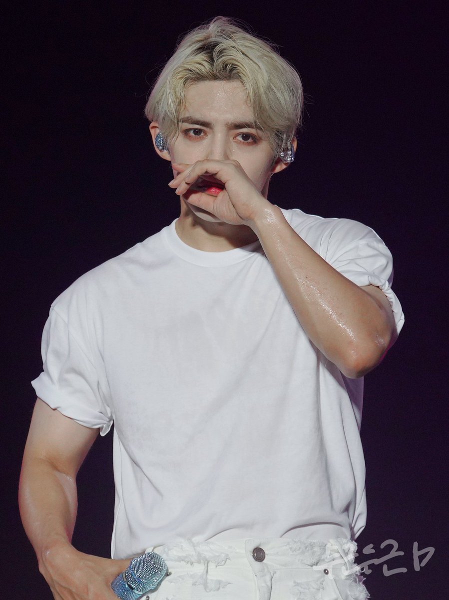 cscthnkr's tweet photo. CHOI SEUNGCHEOL YOU ARE SO FINE https://t.co/N6ghKI2GE5