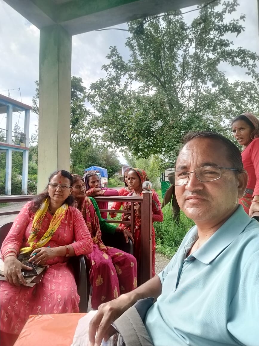 AdBageshwar's tweet photo. जाखेड़ा मार्ग पर बंद दुग्ध समिति बिन खोली पुना संचालन हेतु बैठक कराते हुए  एवं बन्द  नौकुडा समिति चालू करने हेतु बैठक @DirectorDairy @basava_ias https://t.co/LTAID6wRT1