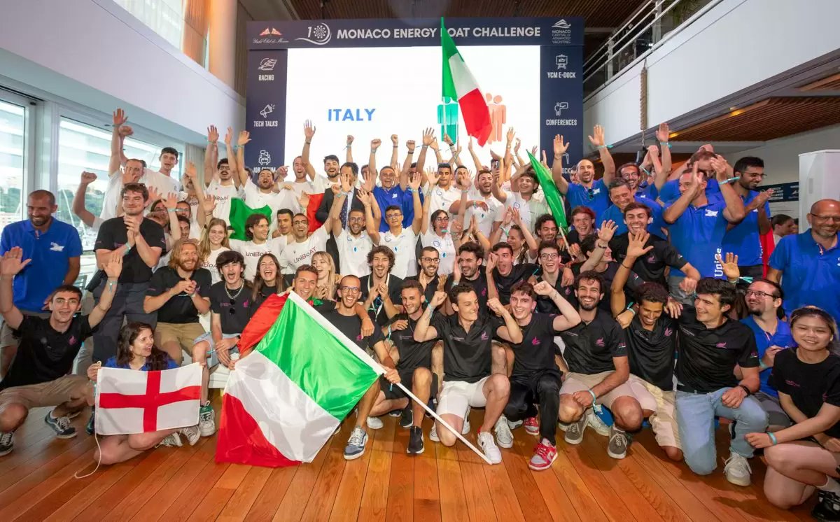 vaielettrico's tweet photo. #nautica in flash Gran risultati dei ragazzi italiani a #Monaco a tutto sole con #silent e #milikan poi #sealence e #aslabruna #xshore e #bosch 🔋🚤🔌⚡️🚤☀️https://t.co/CNQ1q4XEpU https://t.co/7DKBuy88NM