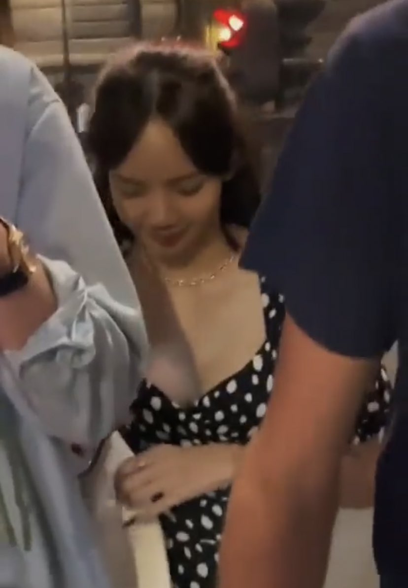 absolutely love her necklace