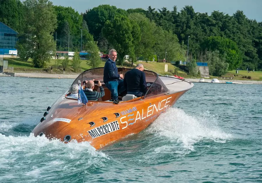 vaielettrico's tweet photo. #nautica in flash Gran risultati dei ragazzi italiani a #Monaco a tutto sole con #silent e #milikan poi #sealence e #aslabruna #xshore e #bosch 🔋🚤🔌⚡️🚤☀️https://t.co/CNQ1q4XEpU https://t.co/7DKBuy88NM