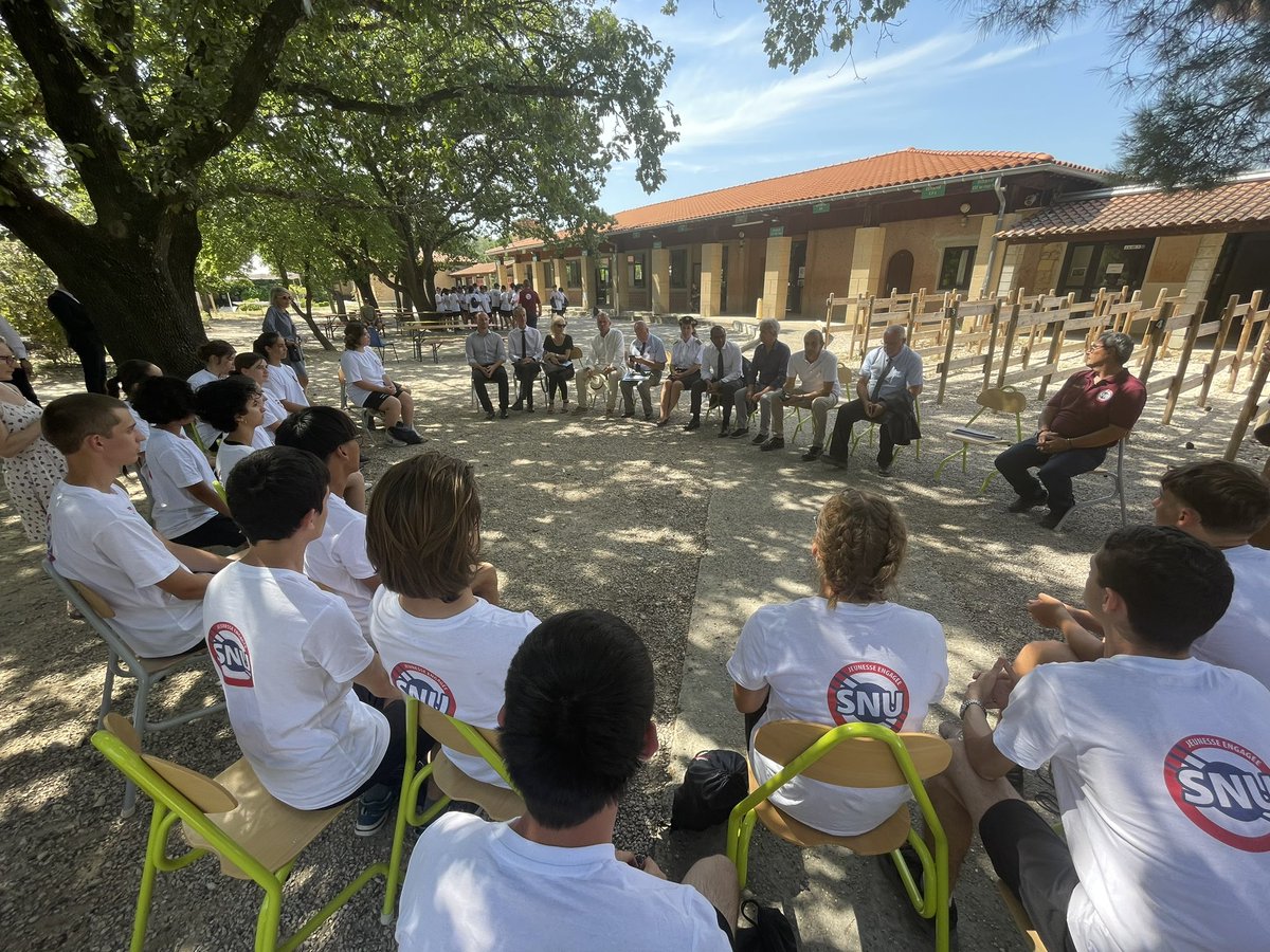 SergeAndrieu84's tweet photo. J’ai eu le plaisir d’accueillir le Ministre de l’@education_gouv @PapNdiaye pour visiter le centre du #SNU et rencontrer les jeunes qui participent à ce séjour de 15 jours au campus Louis Giraud @campus_ventoux à Serres. #Carpentras accueille les séjours SNU depuis leur création. https://t.co/IdJRrpfynr
