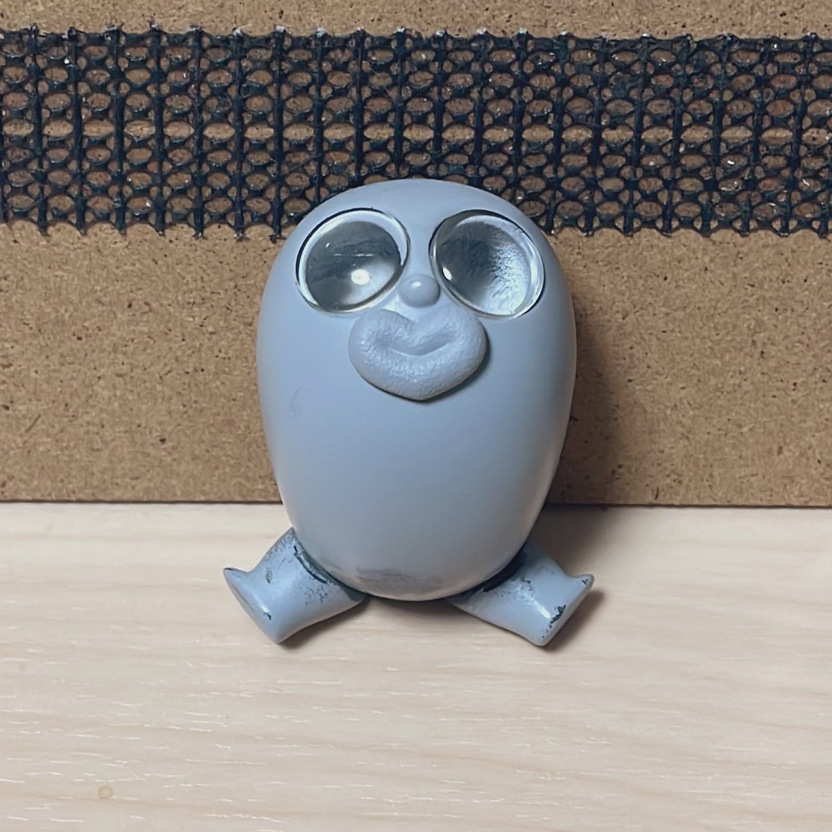 自座させたいんだけど見上げる姿勢だから後ろにこけてしまうのなんとかしたいなーおっぴろげーになっちゃう https://t.co/HPegCbfw40