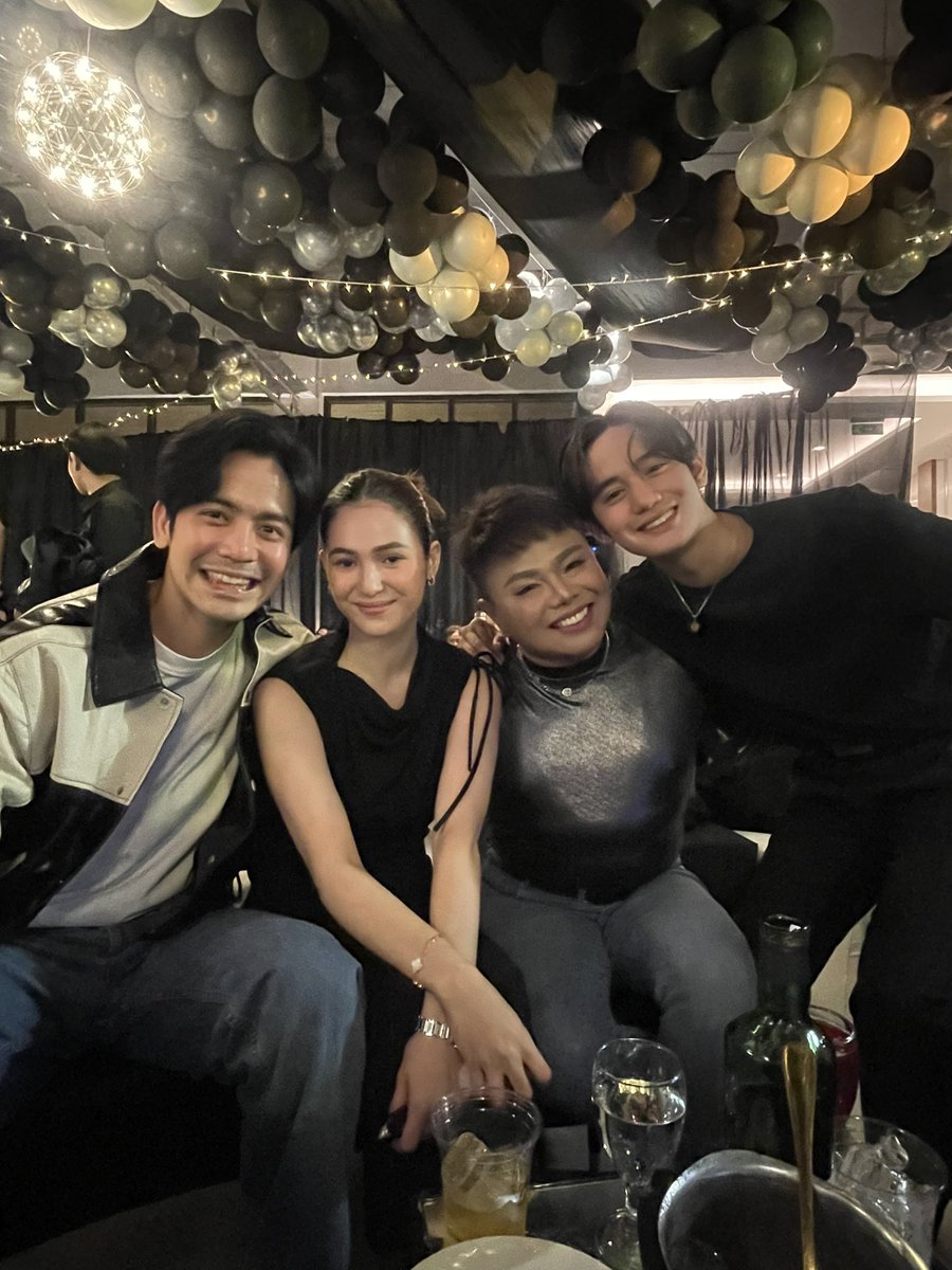 mor1019jhaiho's tweet photo. Joshua! Barbie! and Sean Happy Birthday Seth! https://t.co/K6CC3uv4lG