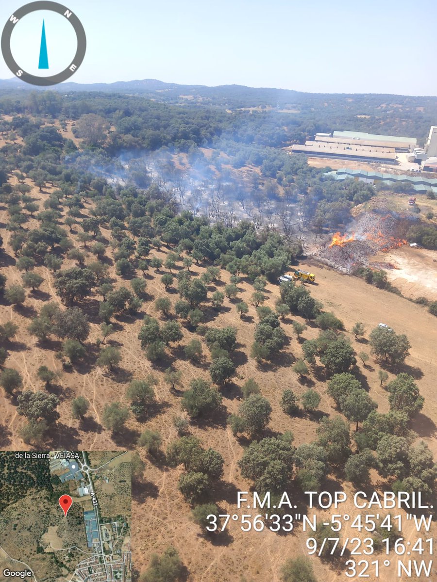 Plan_INFOCA's tweet photo. 🗓️ 09/07/2023          🕗 15.45h.

🔴 DECLARADO #IFCazallaDeLaSierra, próximo al polígono industrial de la localidad. Desplegamos:
🛩️ 2de carga en tierra
🚁 1 semipesado, 1 ligero
👩‍🚒 3 grupos de bomberos forestales, 2 técnicos  operaciones, 1 agente medio ambiente
🚒 1 autobomba https://t.co/oaa2SoUmnJ