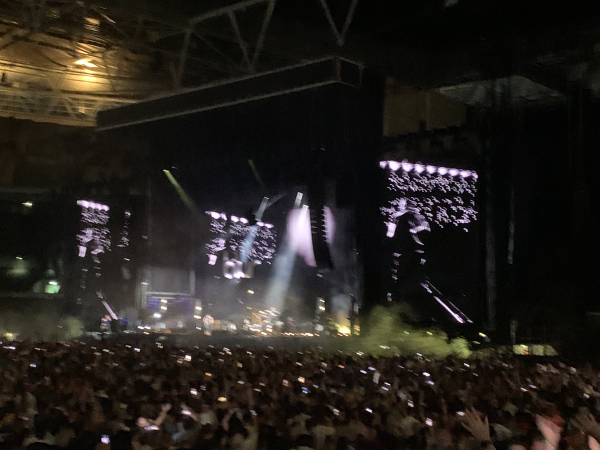 agit8or's tweet photo. @jamieeast @blurofficial What a great night! https://t.co/7cb5ZWA1gf