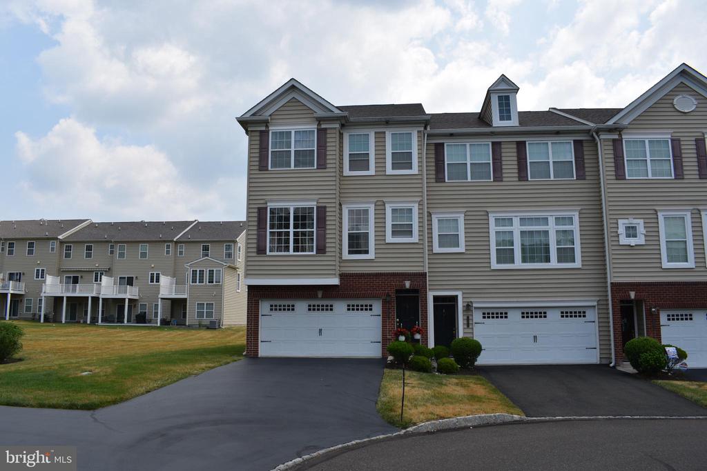 ColleenatRemax's tweet photo. Here's a listing you won't want to miss! #realestate #homesforsale  https://t.co/I7TYoTHL8t https://t.co/WoOLa6BIjq