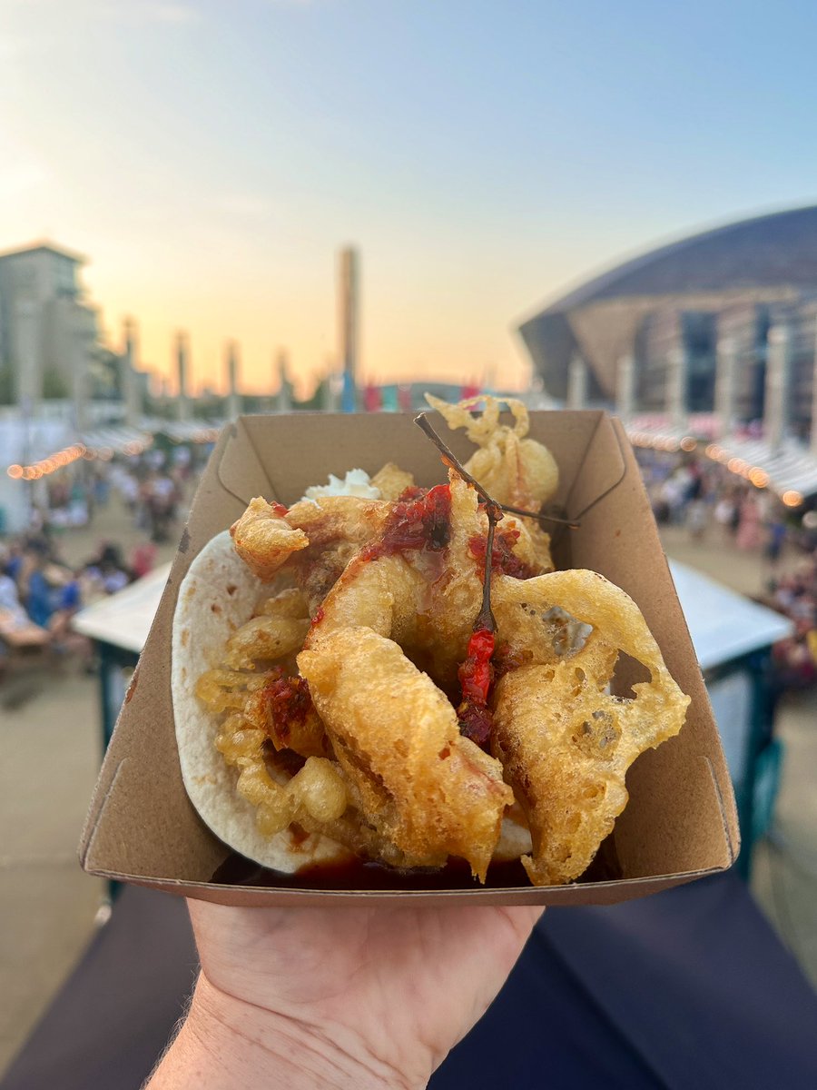 Tempura soft shell crab with homemade sweet chilli sauce & creme fraiche, on a tortilla 🦀❤️ 📍The Mighty Soft Shell Crab @NickSoftshell | #Cardiff International Food & Drink Festival, Cardiff Bay 🏴󠁧󠁢󠁷󠁬󠁳󠁿