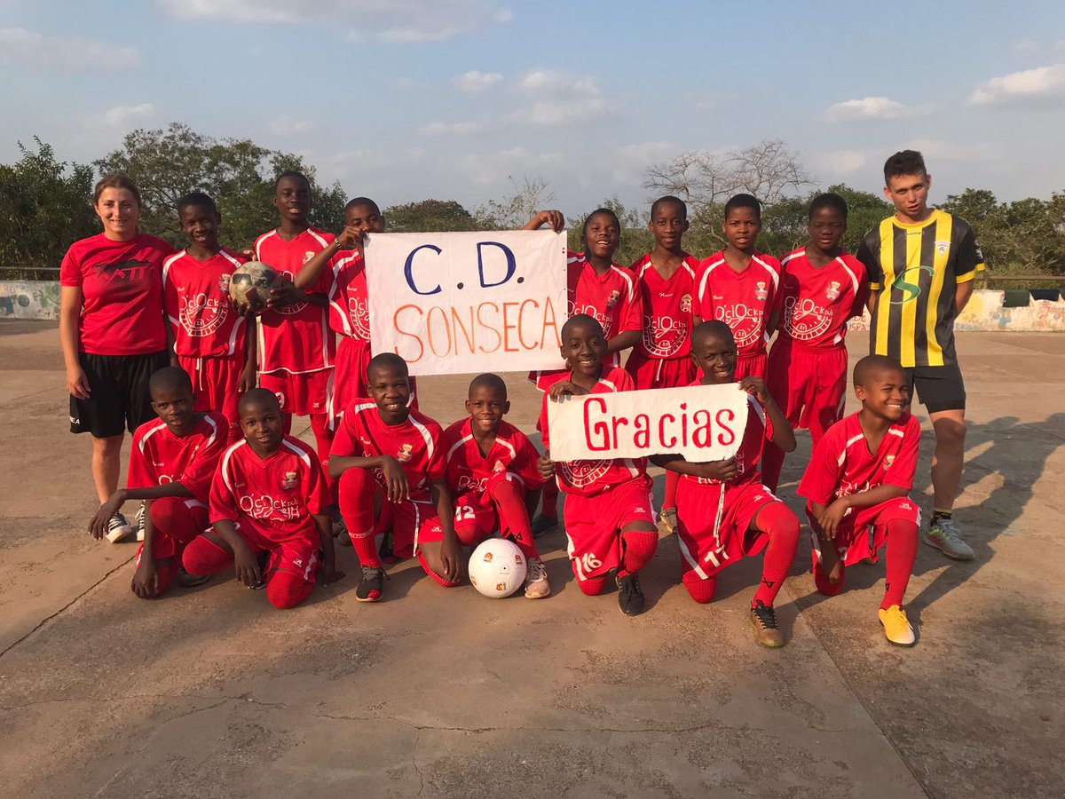 CDSonseca's tweet photo. 😀 GRAN NOTICIA 👏

🗣 Nuestras 16 equipaciones completas 🔴 ya han llegado al orfanato de niños de Mozambique 🇲🇿 de la mano de Laura García de Blas y su pareja Noel 

¡Esperemos que os gusten! 💪

#AupaSonseca  #CDSonseca https://t.co/E8jHUL5XTt