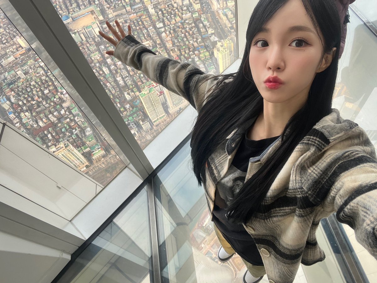 nanananni's tweet photo. from Hoonie oppa’s POV. ♡ https://t.co/iBzvJ7afnl