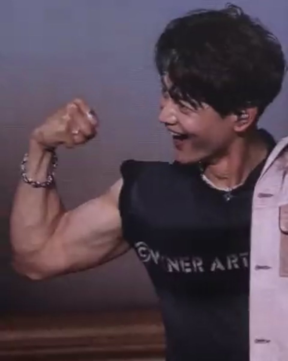 129_cho2's tweet photo. 우리 민호가 맞군요 https://t.co/rFMS5YklJD