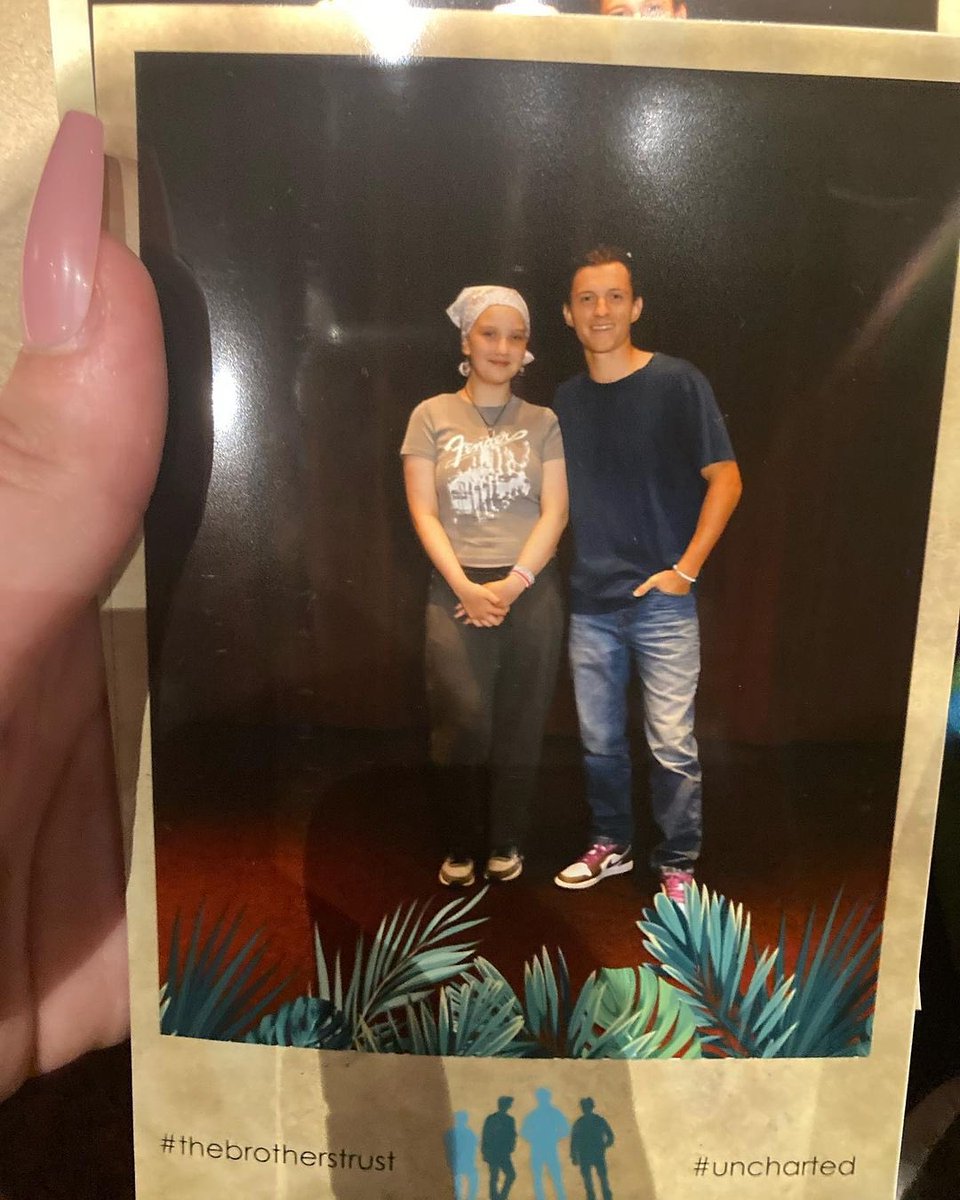 TomdayaBrasil's tweet photo. Mais de Tom Holland e Zendaya hoje com uma fã, no evento do “The Brothers Trust”. ♥️

📸 lilyknight134 https://t.co/BzO5Qeze58