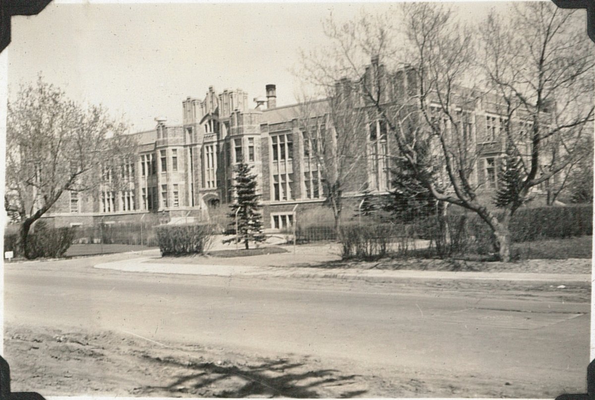 RCAFinfo's tweet photo. During the second world war, the Saskatoon Normal School and Bedford Road Collegiate were home to an Royal Canadian Air Force training school. These photos are courtesy of the John Griffin Library at 1 Canadian Air Division, Winnipeg, MB. #rcaf_history #bcatp https://t.co/eNVUXn67t6