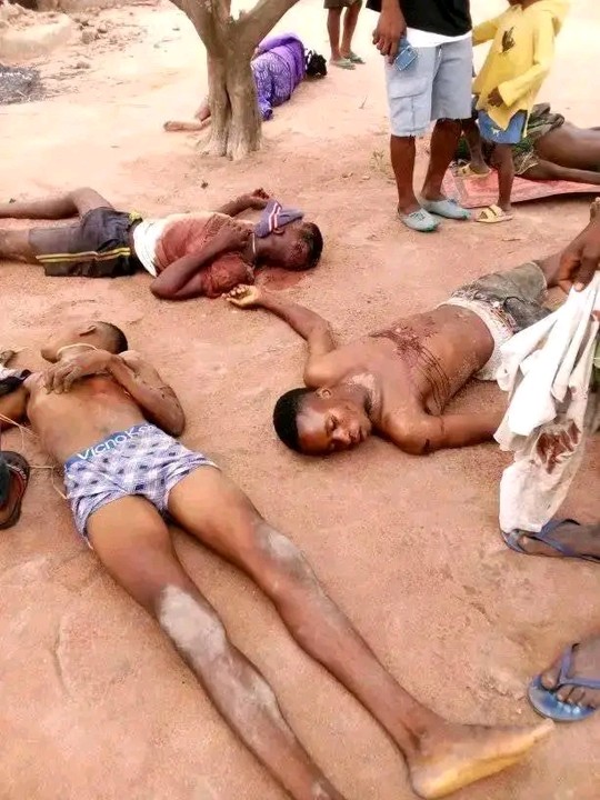 MaziUbaOfficial's tweet photo. 20 BENUE YOUTHS WERE SLAUGHTERED in the early hours of today at Akpuuna 2, in Ukum LGA of Benue, By fulani terrorist supported by the @HQNigerianArmy Still that did not make any headlines in any Nigeria media news feed
@amnesty @dfatirl @EUinNigeria @RishiSunak #EndNigeriaNow @UN https://t.co/P6IEAyxXPN