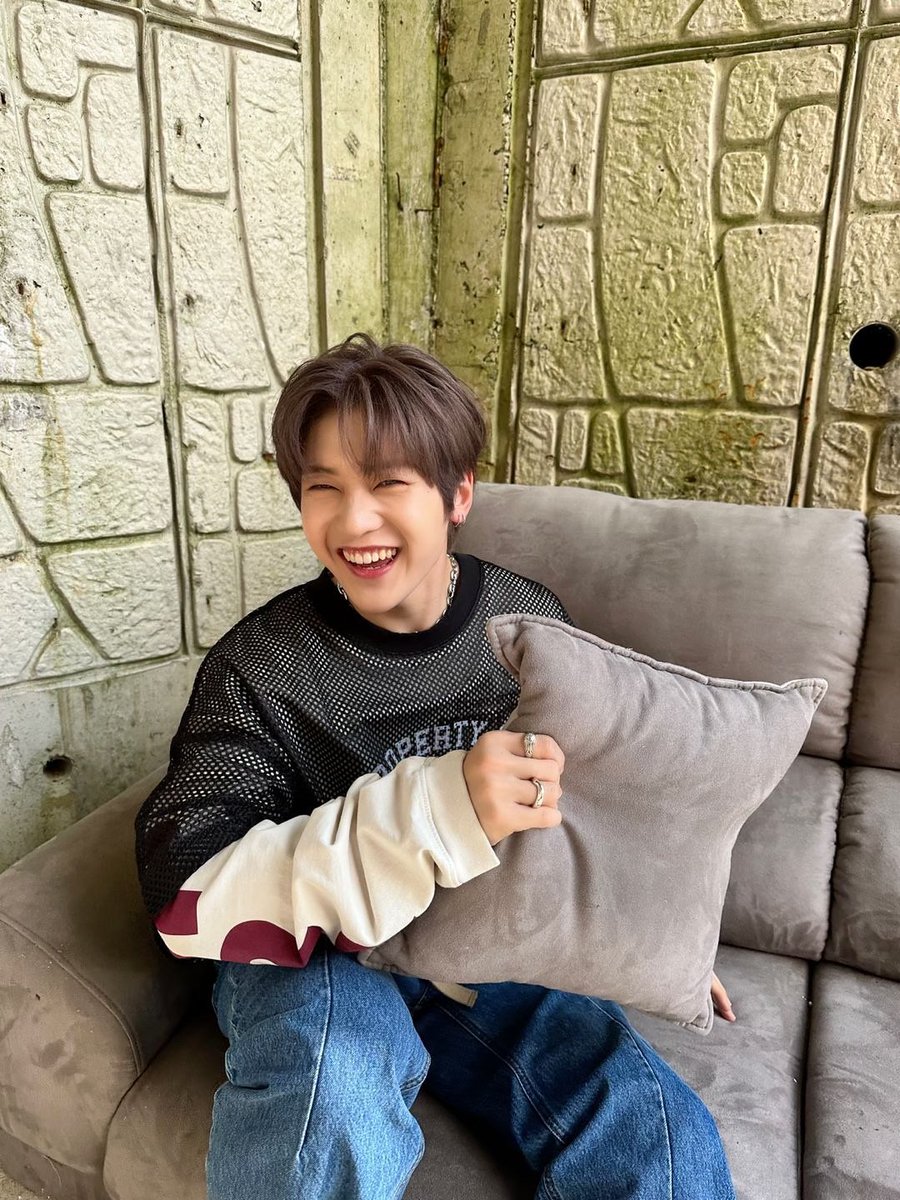 mo1seokmatthew's tweet photo. ZB1デビューおめでとう!
9人全員、2年半花道しか歩かせません!
歴史に残るグループになろう、愛してます
ゼロベースワン、かじゃー‼️
#ZEROBASEONE
#D1BeOneWithMATTHEW
#SEOKMATTHEW #석매튜 https://t.co/qSioMzQypr