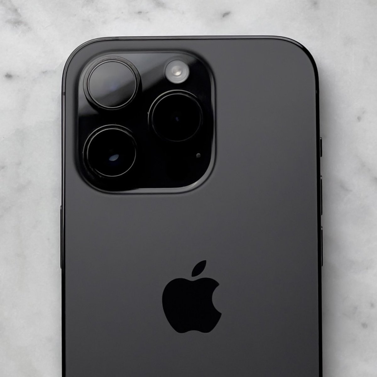 andrewjclare's tweet photo. Space Black is the best iPhone 14 Pro color and it’s not even close📱🔥

#iPhone14Pro https://t.co/QkmBz37g3y