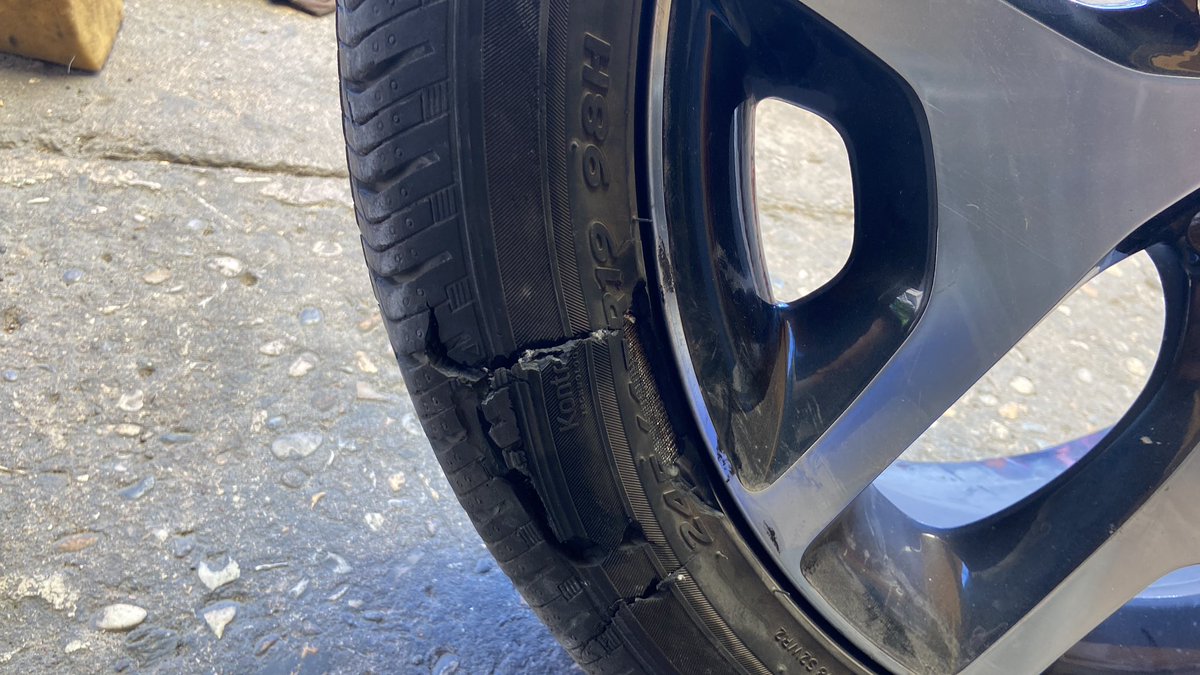 ivan_isc's tweet photo. Seguimos usando la carretera la libre #tuxpan #Tampico #ozuluama #naranjos #cerroazul #potrero y esta llena de baches denle mtto - esto debido a que la de cuota pagas una ridícula tarifa $680 en cada vuelta
@lopezobrador_ @CAPUFE 
@SubsecretariaT 
@TuxpanPort 
@Tuxpan_Tampico https://t.co/HxdKCzMmrJ