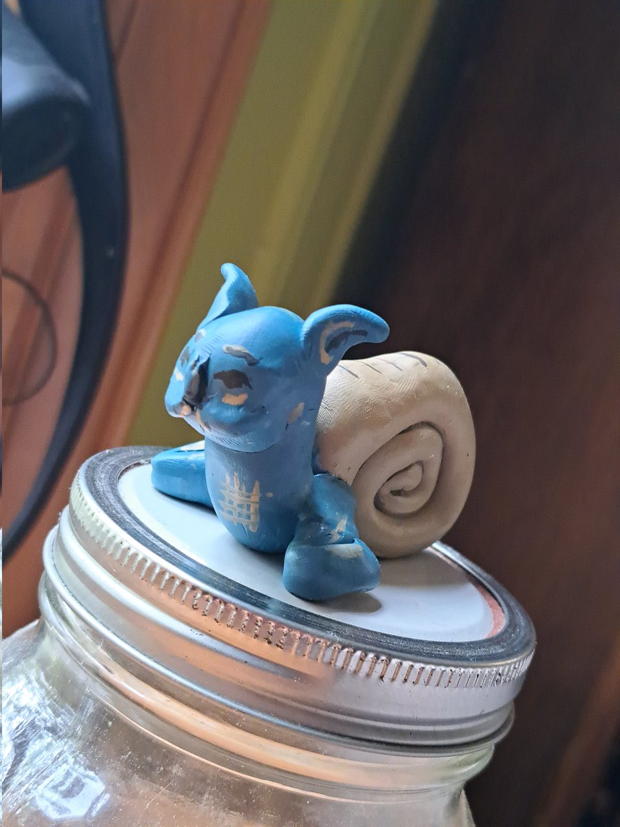EvieManieri's tweet photo. @WeirdMedieval I begged @fitz_sparks to make me the snail cat and he crushed it https://t.co/zMFCkivwdZ
