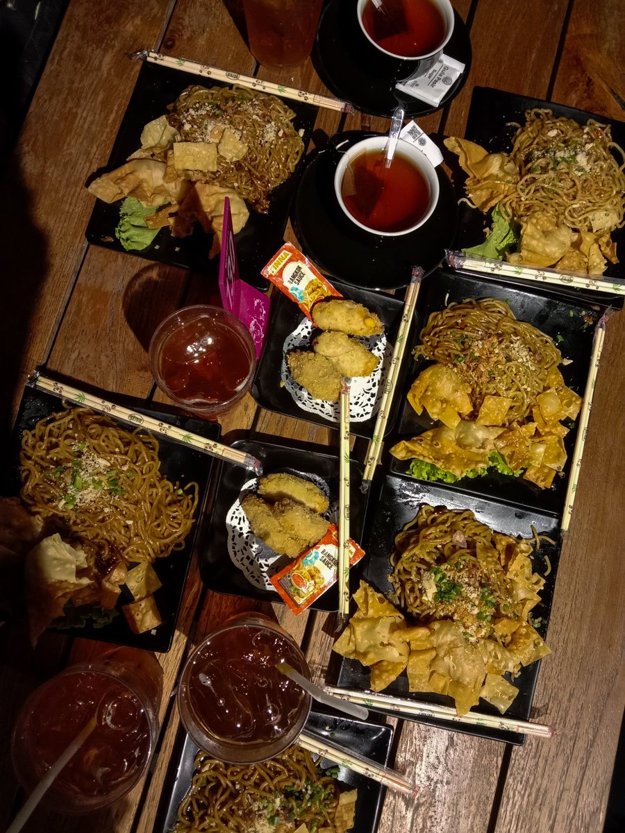 Jangan overthingking mulu, makan niehh. #Wizzmie #Surabaya