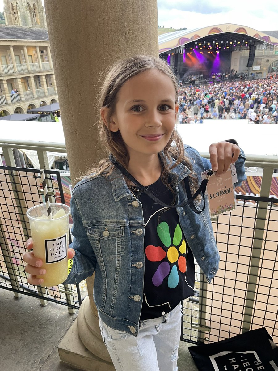 @NickyChanThomDL @wearejames @ThePieceHall Thank you @NickyChanThomDL & @clem_crowther made my little one feel like a superstar. We had a wonderful view & 10/10 for the mocktails too 🤩