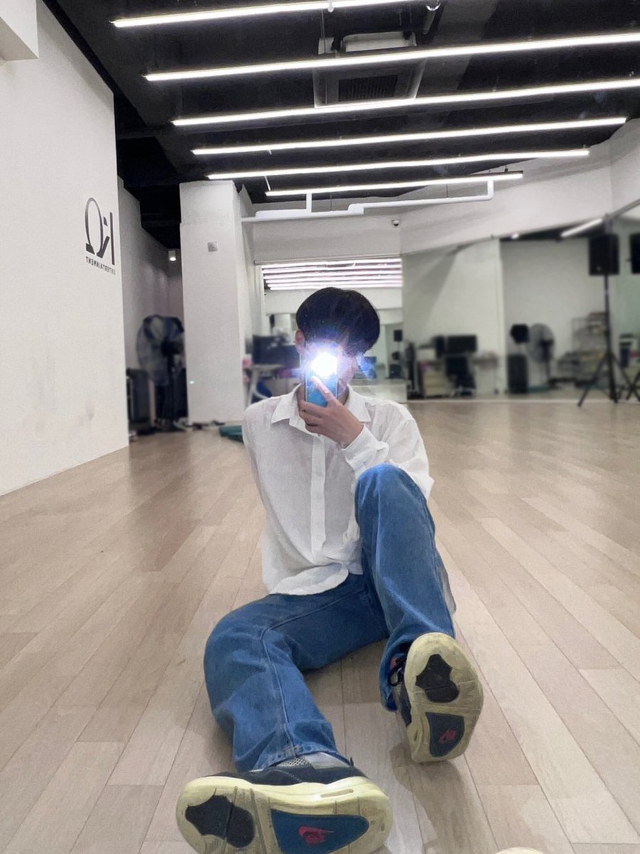 withxikers's tweet photo. [ 230709 | 📷 xikers TALK ]

→ Jinsik
"번쩍!!⭐⭐"

#xikers #싸이커스 @xikers_official https://t.co/l7oRRuguBp