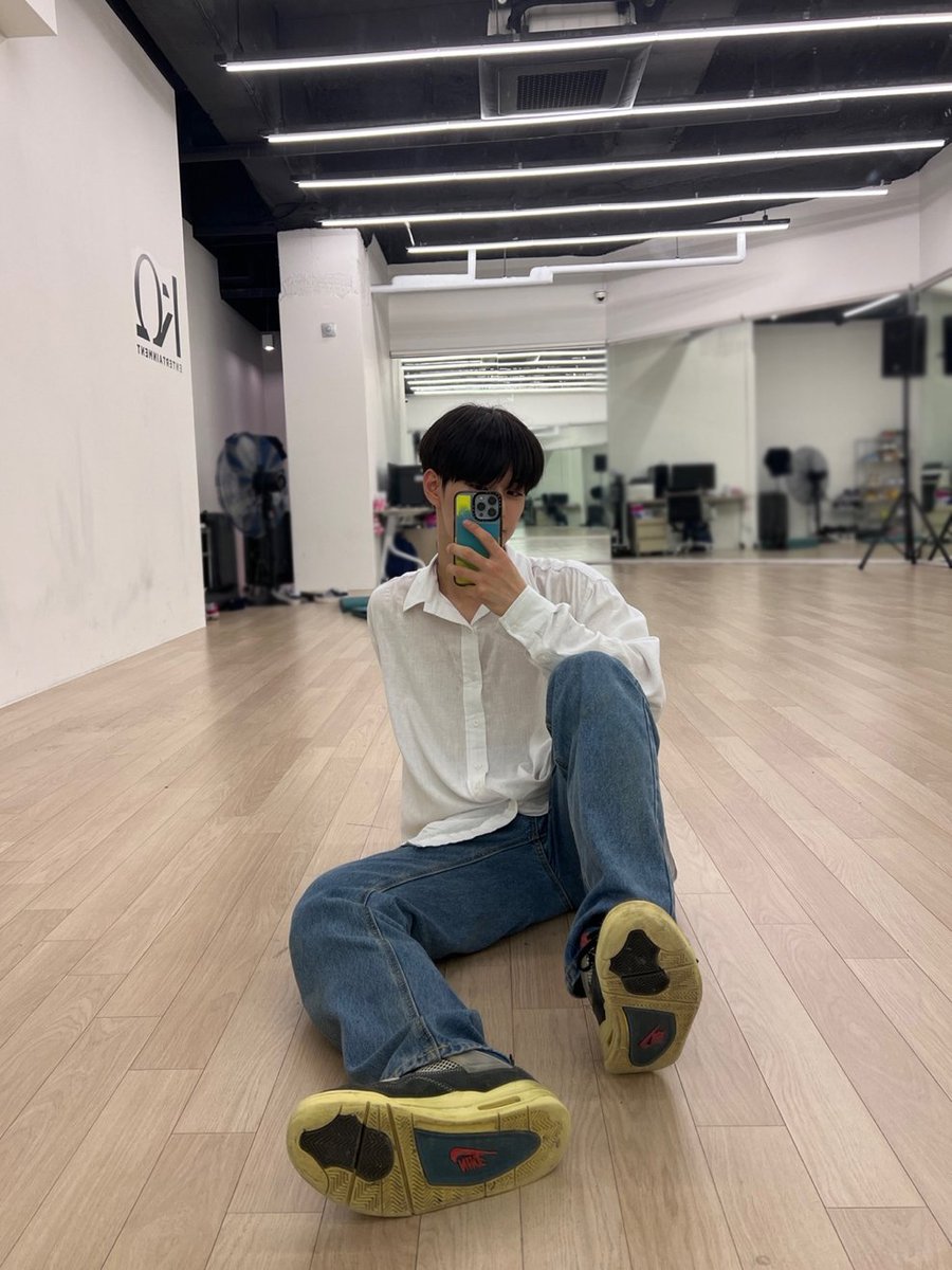 withxikers's tweet photo. [ 230709 | 📷 xikers TALK ]

→ Jinsik
"번쩍!!⭐⭐"

#xikers #싸이커스 @xikers_official https://t.co/l7oRRuguBp