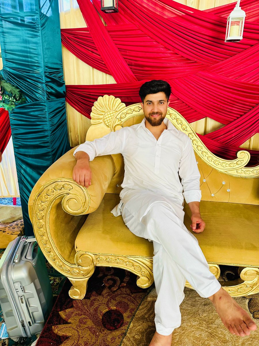 omarhafizz's tweet photo. Sunday-ing at friends Marriage 🌸 https://t.co/X3tKfF2QDq