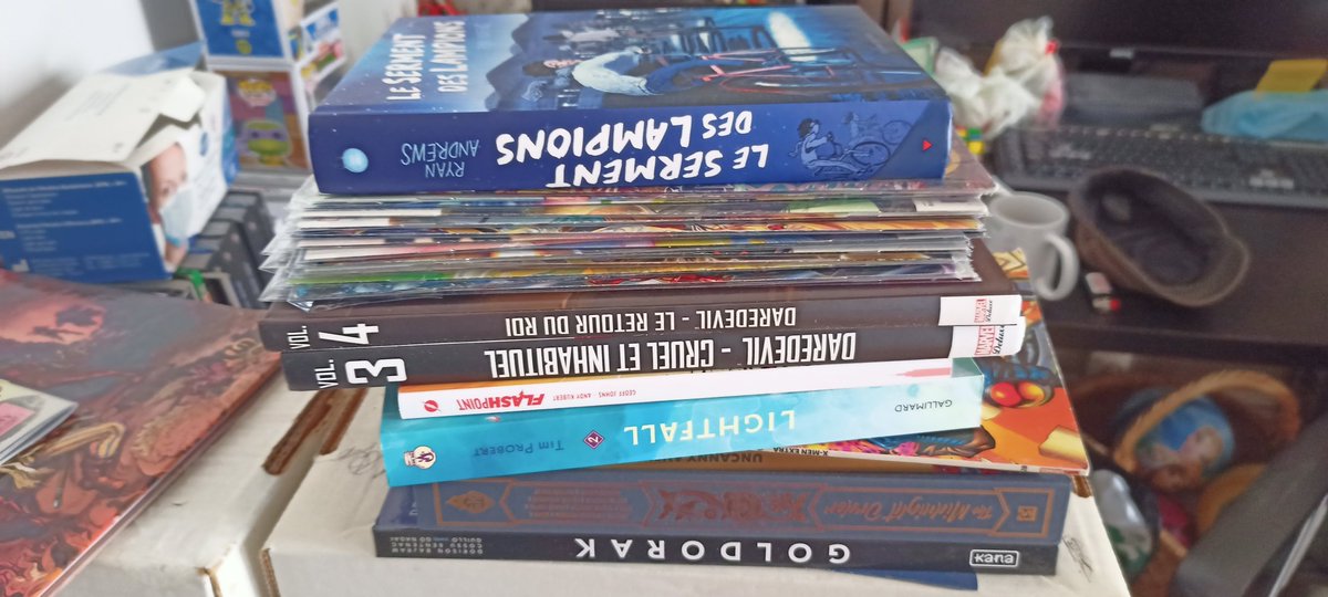 Lu ça en 1 semaine à peine 🤩 !! La convalescence pour combler le retard de lecture 😎 ! Du coup le moins bien c'était le crossover A.X.E, des Avengers, des X-Men, des Eternals et des justifications 😂 ! Les 34° on finit de rendre ça loooong ! 😵‍💫