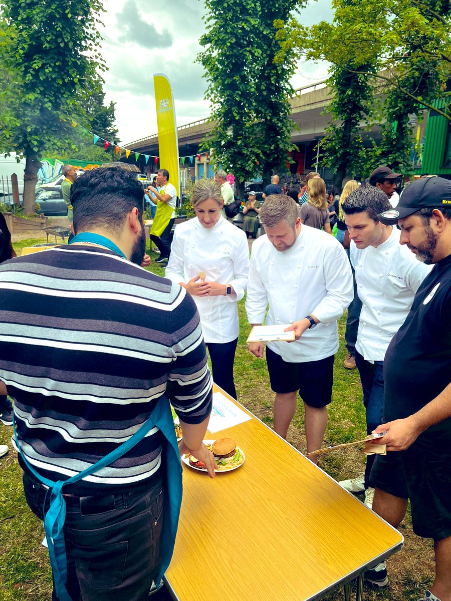 St Helen's Police (@mpssthelens) on Twitter photo <a href="/MPSStHelens/">St Helen's Police</a> & <a href="/MPSDalgarno/">Dalgarno Police</a> teams contested the #CommunityCookoff at <a href="/BayTwenty/">Bay20</a> Maxilla Gardens today. Fantastic event,great food cooked and a wonderful way for the local Police
teams to get involved in the local Community ๐ <a href="/MPSStHelens/">St Helen's Police</a> & <a href="/MPSDalgarno/">Dalgarno Police</a> teams contested the #CommunityCookoff at <a href="/BayTwenty/">Bay20</a> Maxilla Gardens today. Fantastic event,great food cooked and a wonderful way for the local Police
teams to get involved in the local Community ๐