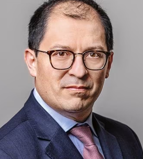 JuanPoe's tweet photo. Sabían que la Fiscalía de Barbosa le dio un contrato por 1645 millones a COMCEL (CLARO) representada por Hilda Pardo Hasche, para que la Fiscalía interceptara datos de voz y mensajes de los usuarios. Ella es hermana de Enrique Pardo Hasche, testigo clave en el caso Uribe. Hilo👇 https://t.co/Wtwbd1KBha