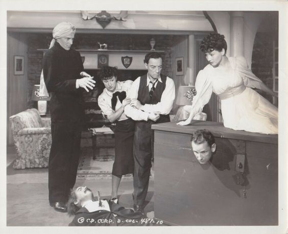 BusterKGifs's tweet photo. #TheSpookSpeaks1940
Oh my, interesting promo shot!
#BusterKeaton- Buster
#ElsieAmes - Elsie
#DorothyAppleby - wife
#DonBeddoe - husband
#BruceBennett - former assistant
#LyntonBrent - Mordini
#EvelynYoung - former assistants girlfriend
#JohnTyrrell - assistant https://t.co/1yPBHil4kF