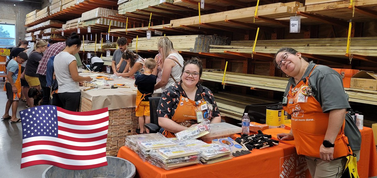StephVasquezSA's tweet photo. #AssociateHighlight goes to Pro assoc. Emily and cashier Venicia for doing a great job on this month's Kid's Workshop! We celebrated a birthday & treated a very special kid who helped them clean up at the end! Way to drive the culture ladies! #BeingGreatAt6588 @THD_MikeMinuto https://t.co/0SlGAsPYvw