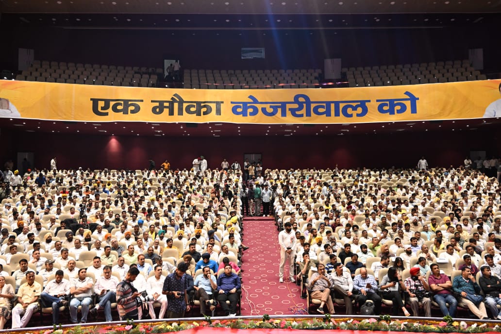 Tanwar_Indian's tweet photo. पंचकुला से @ArvindKejriwal जी,  @BhagwantMann जी के साथ हरियाणा में @AamAadmiParty के बिजली आंदोलन की शुरुआत हुई।
यह बिजली आंदोलन हरियाणा की राजनीति में मील का पत्थर साबित होगा, हज़ारों किसानों को ट्यूबवेल के कनेक्शन नहीं मिल पाए न ही कोई समाधान हुआ।
दिल्ली और पंजाब की तरह हरियाणा में भी @AamAadmiParty बिजली संकट दूर करेगी।
यहां भी बिजली बिल शून्य आ सकते हैं, केवल नियत की कमी है।

#AAPKaBijliAndolan
#HaryanaBijliSanvad