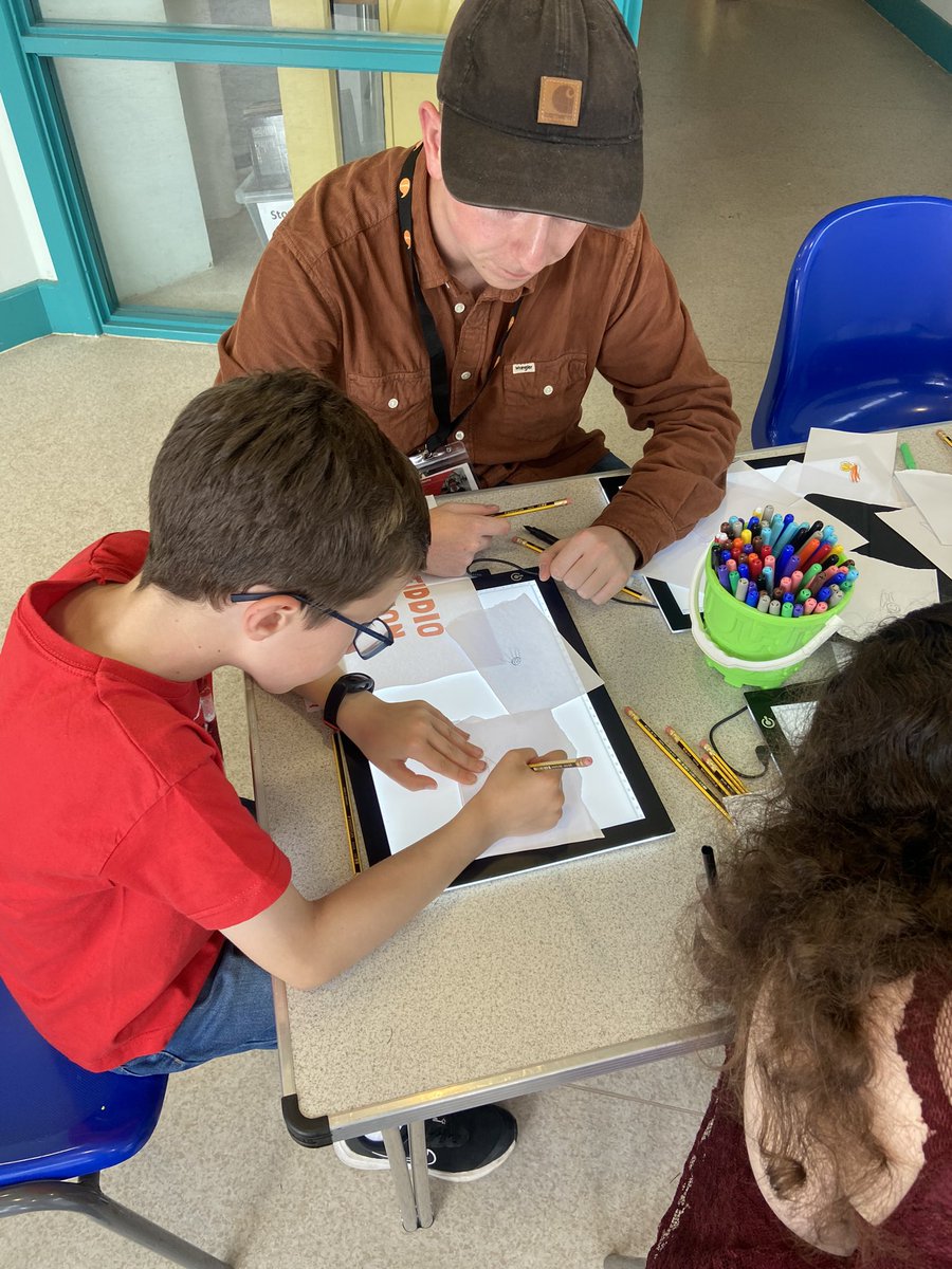 Wedi mwynhau animeiddio gyda <a href="/CelfOsian/">Celf Osian</a> ddoe yng Ngŵyl Haf Gartholwg! Lot o sbort wrth ddysgu sgil newydd - diolch! <a href="/MenterIaithRhCT/">Menter Iaith Rhondda Cynon Taf</a> <a href="/Ysgol_y_Castell/">Ysgol y Castell</a> #sicastell