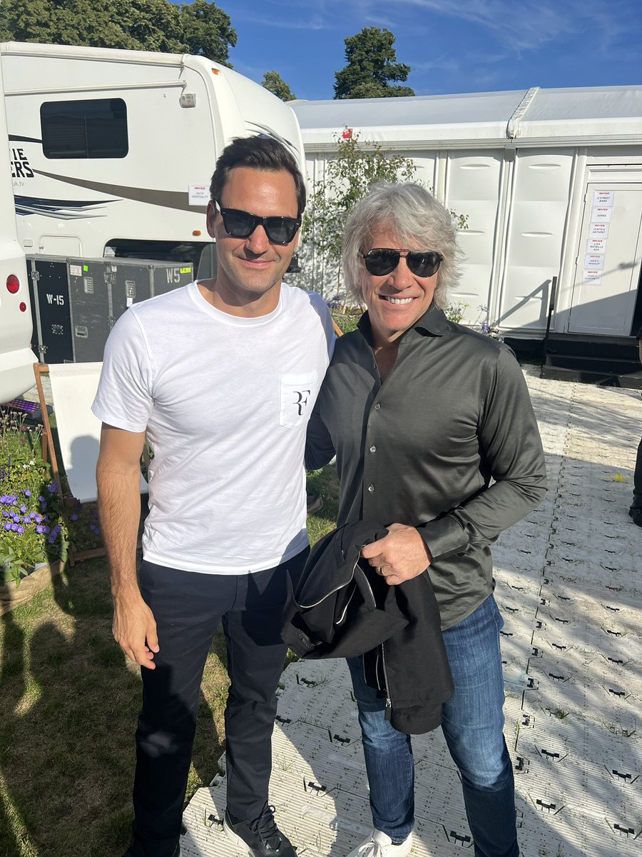 rogerfederer's tweet photo. Everybody loves British summertime 🍓🌱🥂 https://t.co/IXwuUkJfcd