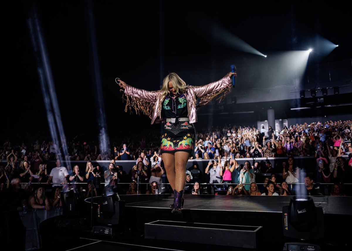 Miranda Lambert tweet media