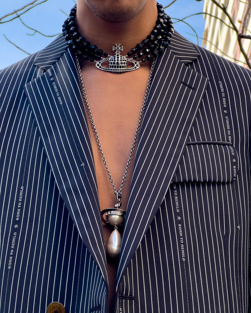 westwood_japan's tweet photo. 夏のクラシック・テーラリングスタイル。
#VWSS23
#VivienneWestwood
#ヴィヴィアンウエストウッド https://t.co/hHVxTfjoHu