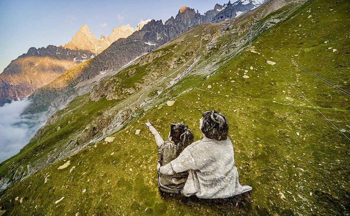 AostaCard's tweet photo. Another good reason to #travel with #SkywayMonteBianco to #PuntaHelbronner is to admire from above the #artwork Une Grande Dame at the foot of #MontBlanc! As the grass grows it will gradually disappear... Book your ascent with #AostaValleyCard #discount ❤️
#montblanc #mountains https://t.co/FnQLiL6vCQ