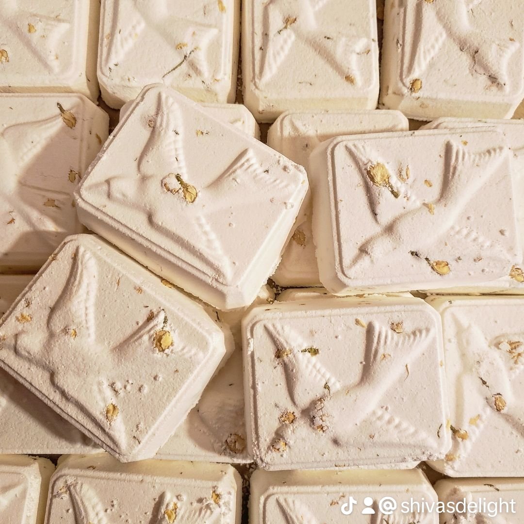 Lemongrass Jasmine Bath Bombs are back for our summer shows. Made with a blend of Lemongrass, Jasmine, Patchouli, and Mandarin, and full of gorgeous drued Jasmine flowers. #veganskincare #crueltyfree #handmade #luxurylifestyle #bathbombs #veganbathandbody #madeincanada