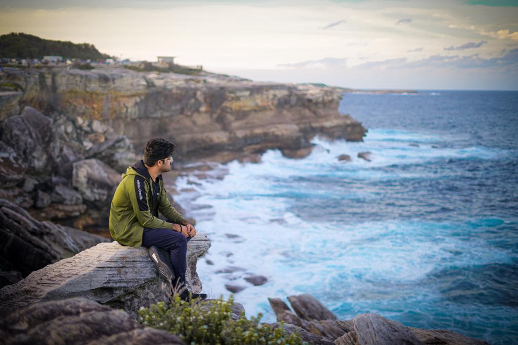 baigkabiir's tweet photo. Sitting by the sea, pondering my uncertain future. Contemplating the path I'll take, the destination I'll find. 🌊🤔 #DeepThoughts #FutureJourney #Australia https://t.co/aiIwcjYAln