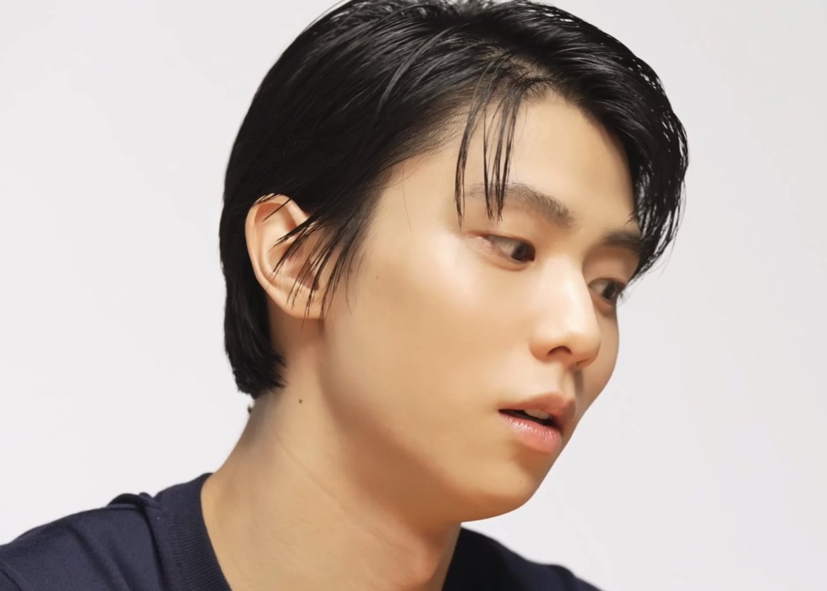 rondokitty's tweet photo. The guy who wipes his skates and face with the same towel (yes we will never let go of that) https://t.co/D6FzuGnPzh