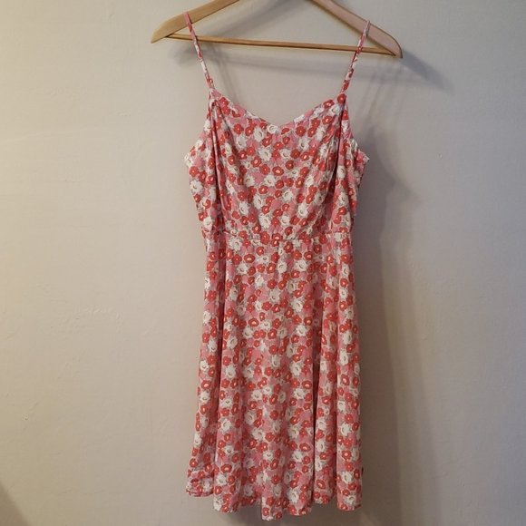JodiMore's tweet photo. So good I had to share! Check out all the items I'm loving on @Poshmarkapp #poshmark #fashion #style #shopmycloset #express #oldnavy: https://t.co/exlPnulBPJ https://t.co/YtFuPwVnxc
