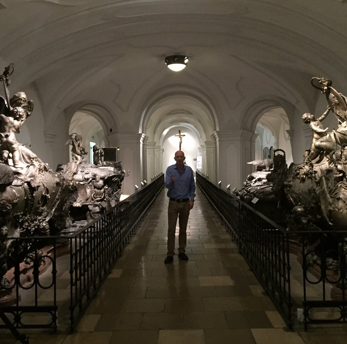 simonmontefiore's tweet photo. Vienna night 
Theyre showing ep2 of my Vienna series at  1145pm @BBCFOUR4

Vienna: Empire, Dynasty and Dream https://t.co/6esGkjfHnI