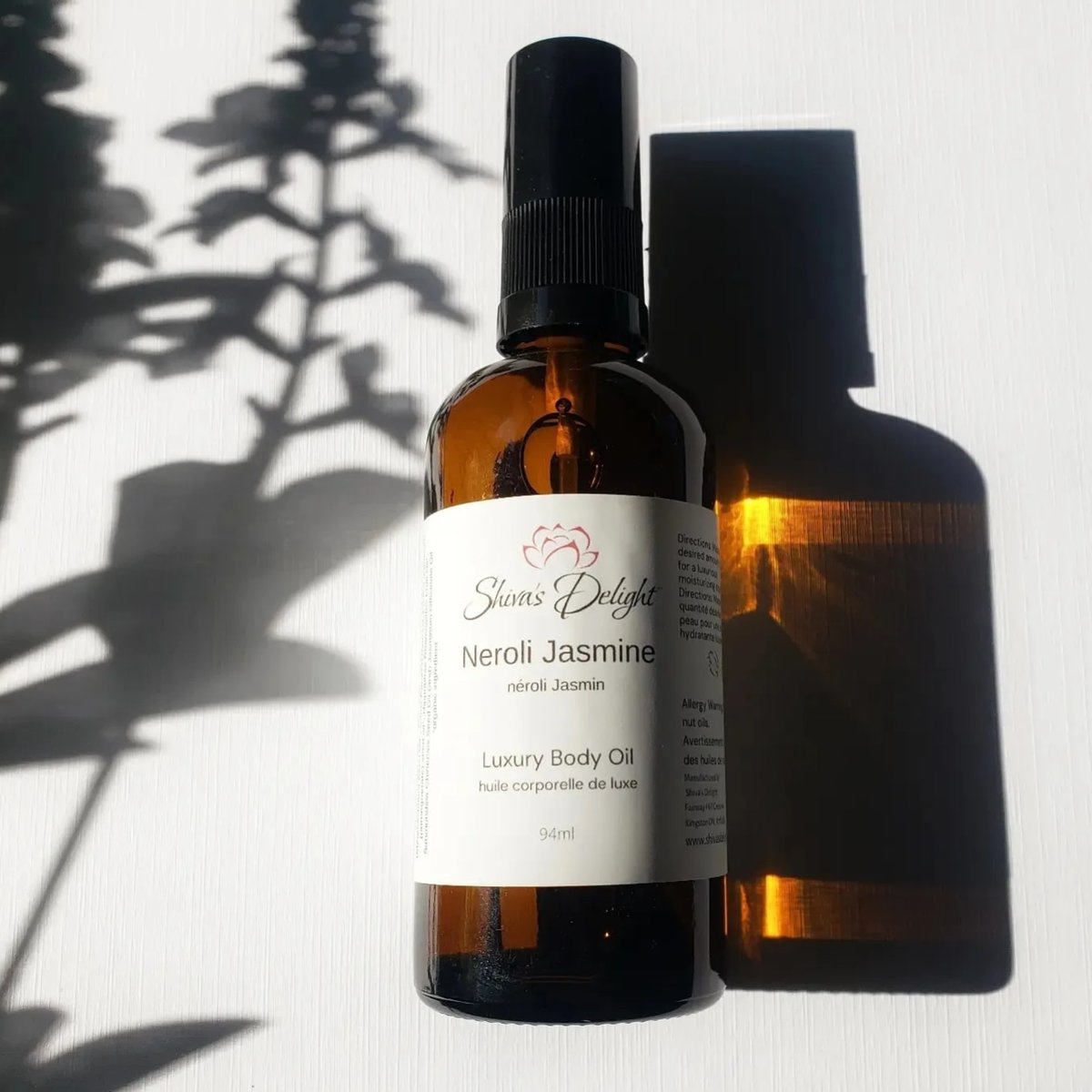 Neroli Jasmine Body Oil. Handcrafted in small luxurious batches with gorgeous essential oils. Your skin will fall in love♡
#bodycare #veganskincare #crueltyfreebeauty #luxurylifestyles #skincare #glowingskin #handcrafted