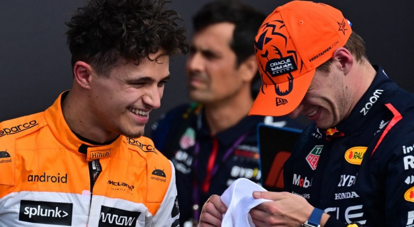canaleffe's tweet photo. A PRIMEIRA COISA que Verstappen fez foi nem comemorar a SUA VITÓRIA, mas ir PARABENIZAR NORRIS PELO PÓDIO.

Fofos. https://t.co/Jyd6HUnPuX